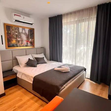 Lionyx Home&suites Apartmanhotel *